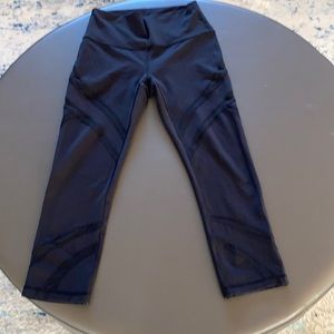 Lululemon cropped high rise leggings with mesh